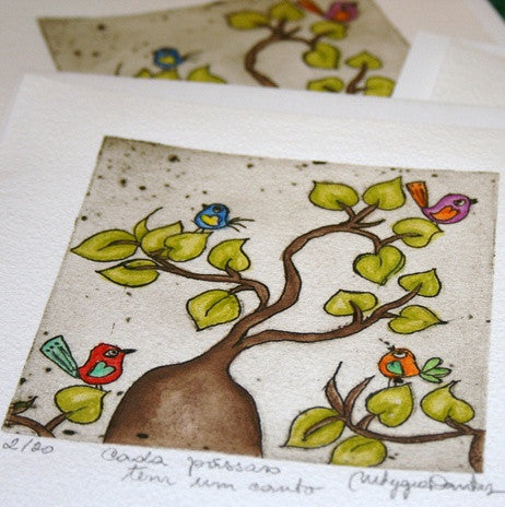 CADA PASSARO TEM UM CANTO